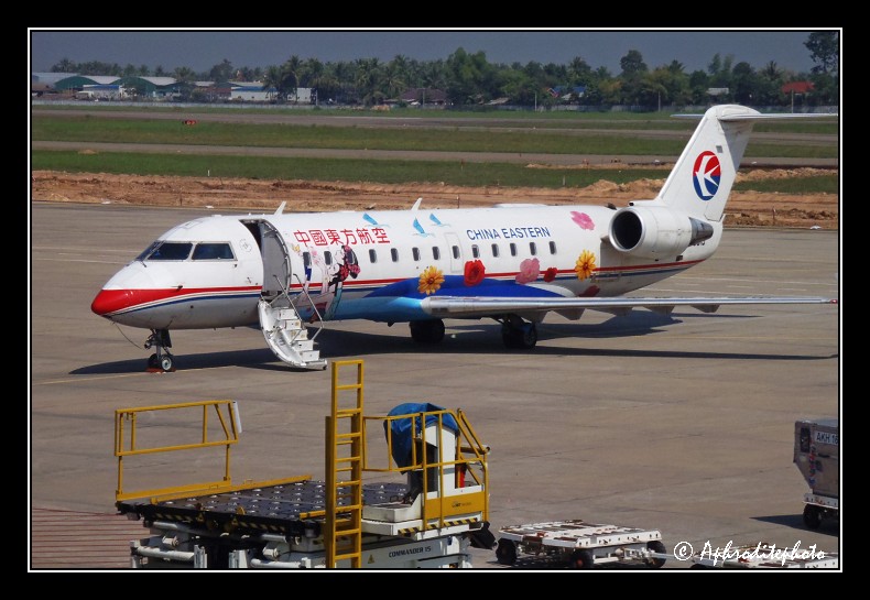 China Eastern Bombardier Aeronautiques CRJ200r